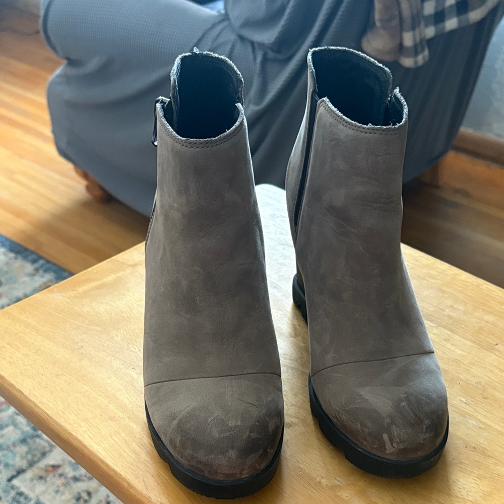 Sorel Women's Charcoal Wedge Boots